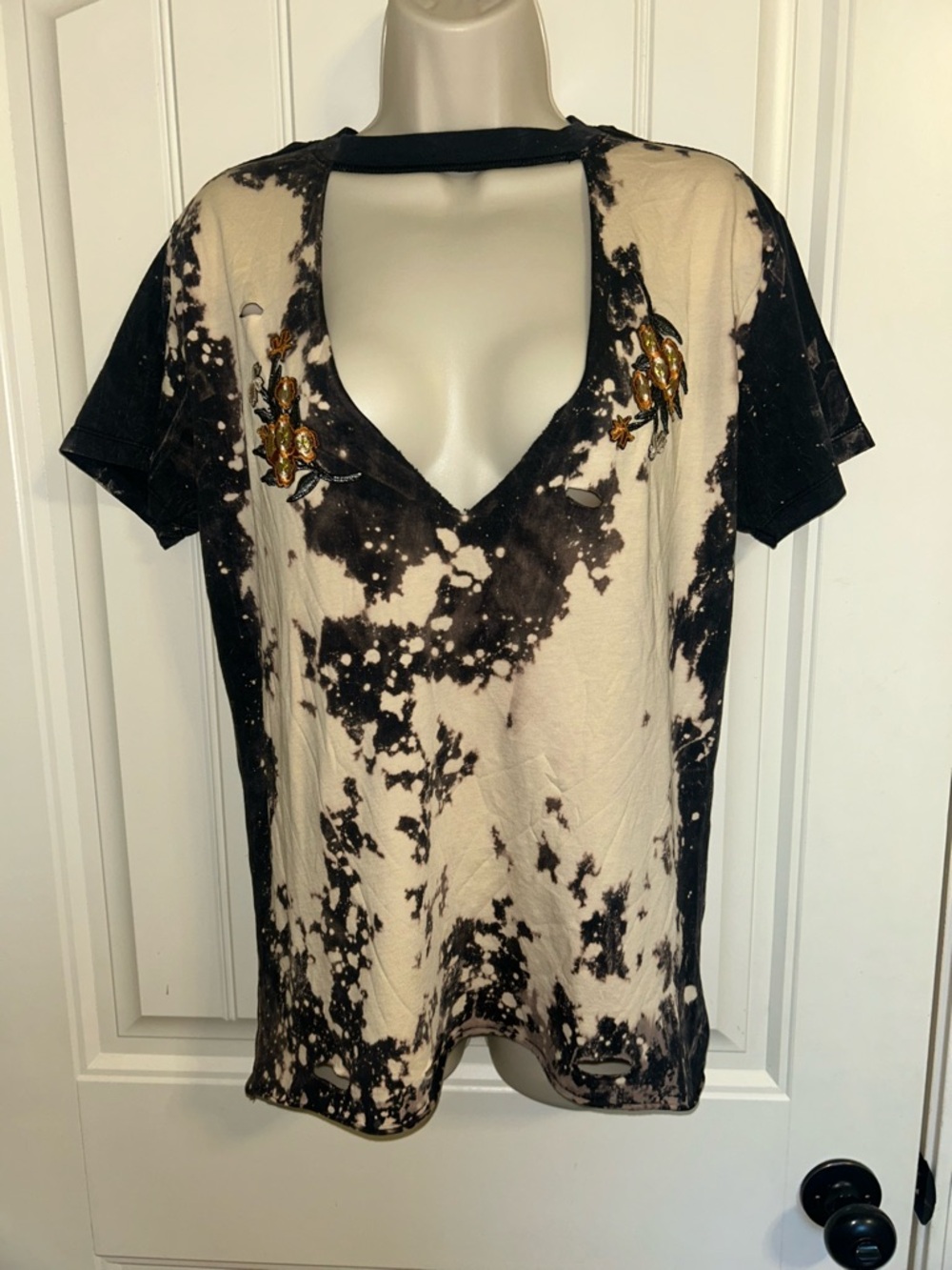 NEW Affliction Distressed Tie-Dye Cutout V-Neck Women's Top - Black & Cream Sz M